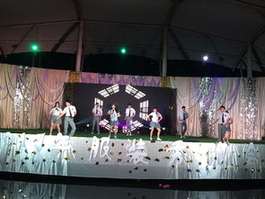 2017年服裝秀晚會(huì)暨服裝綜合設(shè)計(jì)制作院級(jí)技能大賽 創(chuàng)意綻放，產(chǎn)學(xué)交融